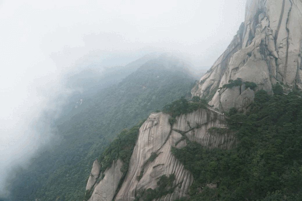 冬天的天柱山也是一個(gè)冰雪王國